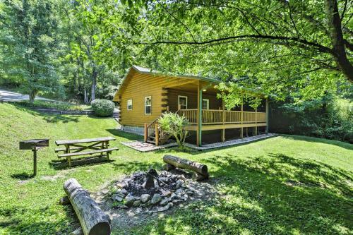 Fox Creek Hillside Cabin With Hot Tub And Fire Pit!
