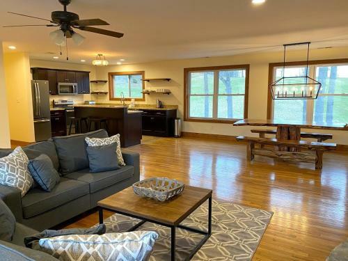 Bear's Den - Papa Bear Home