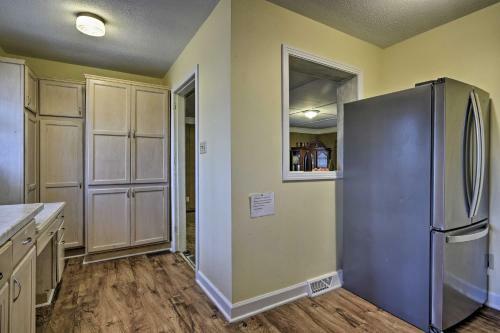 Peaceful Family-friendly Hideaway With Yard!