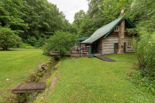 1 Bed 1 Bath Vacation Home In Sylva