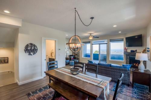 Oceanview Townhome - Pet Friendly - Sleeps 6 - King