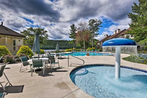 Apartamento Lakefront Poconos Condo With Pool Access And Water Views!