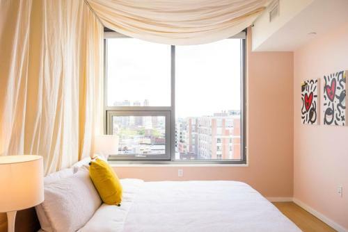 Bright, Luxury Apartment In Historic District