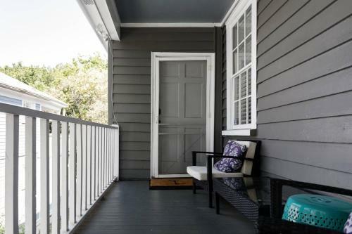 Soak Up The Light At A Chic Duplex 6 Blocks From King Street