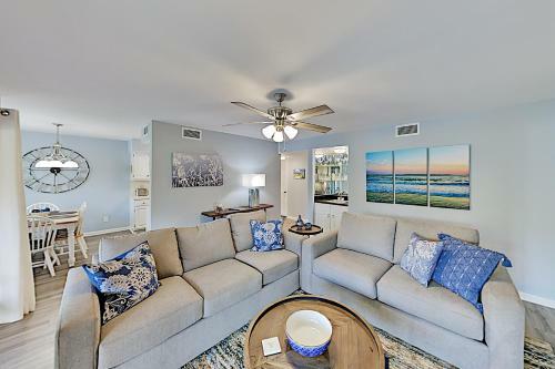 Updated Beach Villa With Private Lagoon-view Balcony Villa