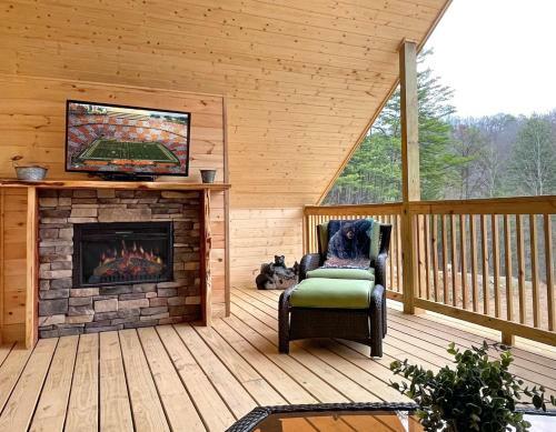 Gatlinburg - Honeymoon Hideaway