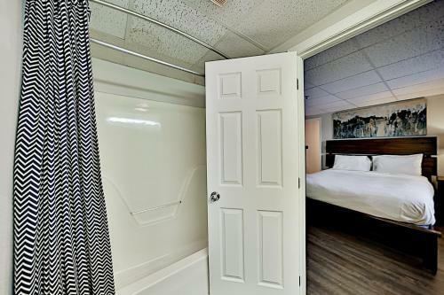 Apartamento Dual-suite Riverside Condo - Pool, Mountain Views Condo