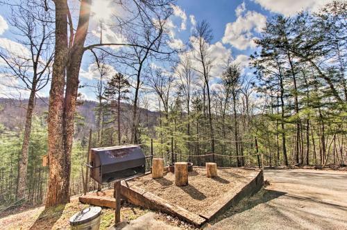 Rustic Pigeon Forge Mtn Cabin With Hot Tub And Views!