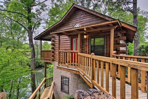 Riverfront Cabin With Fire Pit - 5 Mi To Pigeon Forge