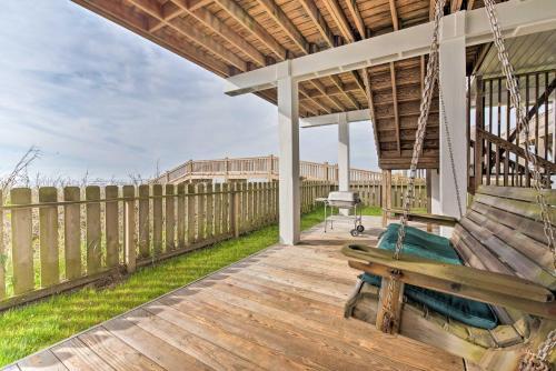 Beautiful Beachfront Galveston Home With Deck!