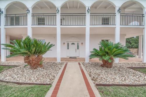 Hill Country Getaway Br 2230b Home