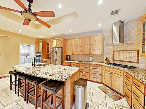 New Listing! Lakefront Beauty With Boat Launch Home
