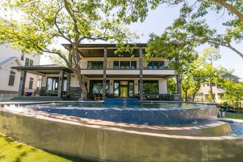 Wake & Roll - Loma Linda Luxury Lakeside Getaway