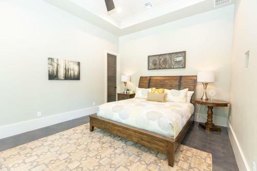 Wake & Roll - Loma Linda Luxury Lakeside Getaway