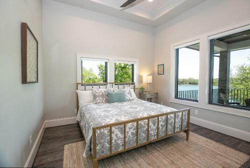 Wake & Roll - Loma Linda Luxury Lakeside Getaway