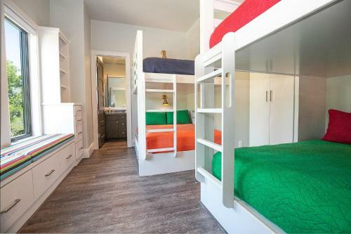 Wake & Roll - Loma Linda Luxury Lakeside Getaway