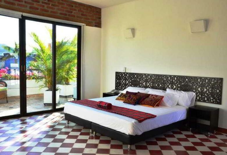 Hotel La Calzada Del Santo