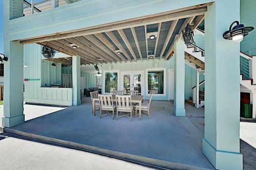 New Canal-front Home With Private Pool, Spa & Dock! Home