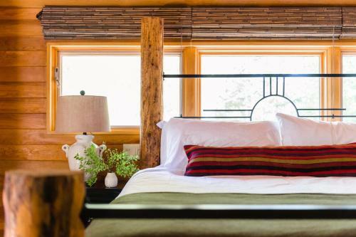 Nightstar - Charming Rustic Cabin W Large Balcony & Sauna