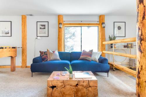 Treetop - Rustic Secluded Cabin W Fireplace & Views