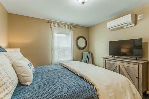 Front Street Suite