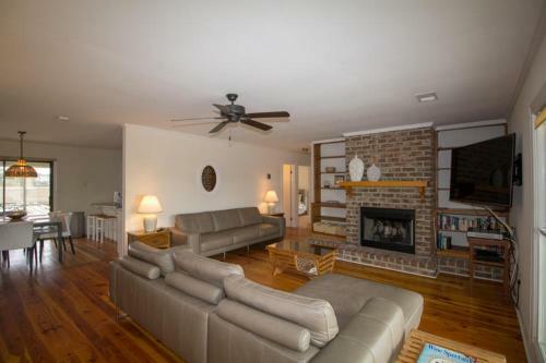 475 Tarpon Boulevard - Four Bedroom House