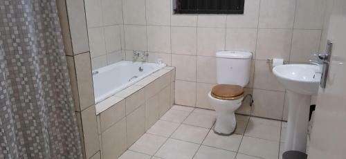 Hostal Moy Invest Holdings Mahlale
