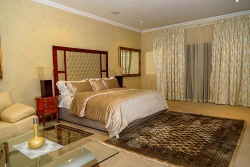 Equestrian Royal Hotel Boutique & Spa