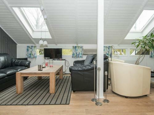 Three-bedroom Holiday Home In Oksb�l 37