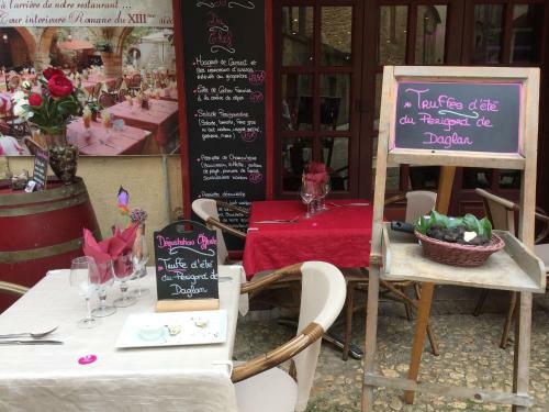 Charming Holiday Home In Prats-du-perigord With Pool