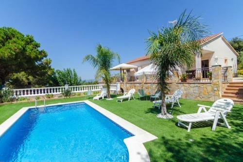 Caules Villa Sleeps 10 Pool Wifi