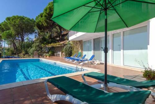 Lloret de Mar Villa Sleeps 6 Pool Wifi