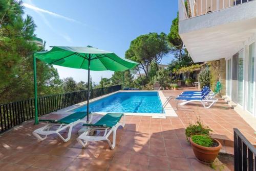 Lloret de Mar Villa Sleeps 6 Pool Wifi