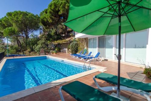 Lloret de Mar Villa Sleeps 6 Pool Wifi