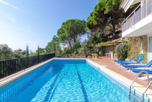 Lloret de Mar Villa Sleeps 6 Pool Wifi