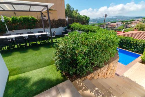 Lloret de Mar Villa Sleeps 12 Pool Wifi