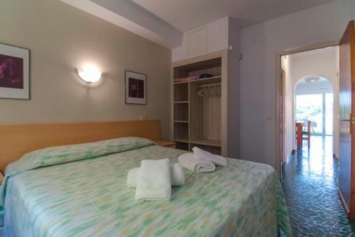 Lloret de Mar Villa Sleeps 12 Pool Wifi