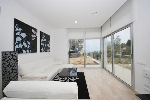 Lloret de Mar Villa Sleeps 8 Pool Air Con Wifi