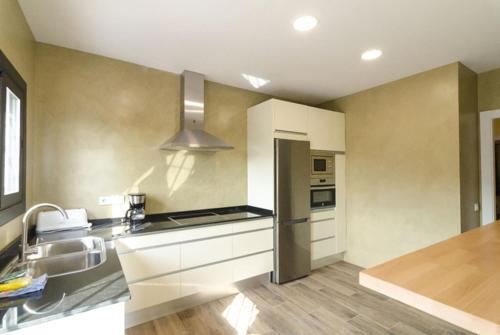 Lloret de Mar Villa Sleeps 14 Pool Wifi