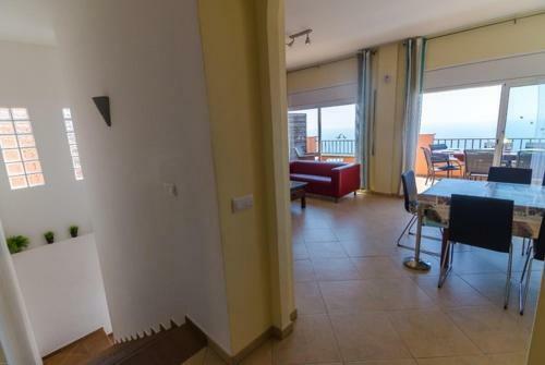 Lloret de Mar Villa Sleeps 8 Pool Air Con Wifi