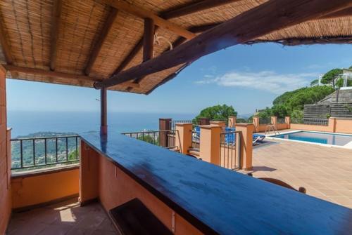 Lloret de Mar Villa Sleeps 8 Pool Air Con Wifi