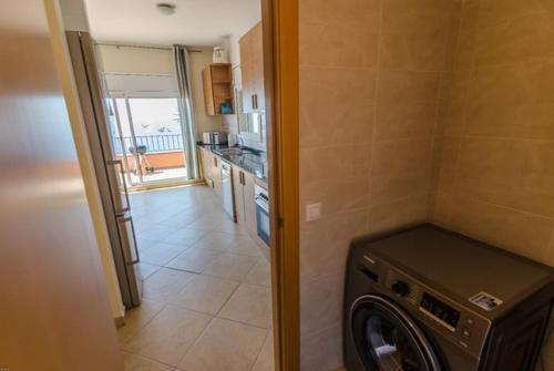 Lloret de Mar Villa Sleeps 8 Pool Air Con Wifi