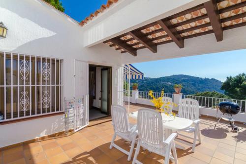 Lloret de Mar Villa Sleeps 6 Pool Wifi