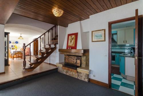 Lloret de Mar Villa Sleeps 6 Pool Wifi
