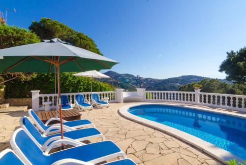 Lloret de Mar Villa Sleeps 6 Pool Wifi