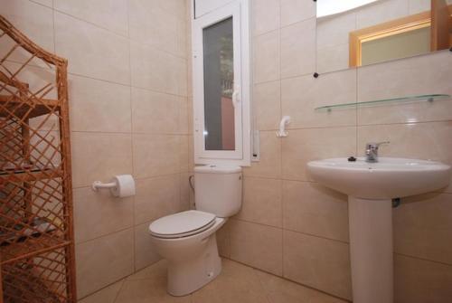 Lloret de Mar Villa Sleeps 8 Pool Air Con Wifi