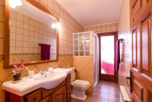 Lloret de Mar Villa Sleeps 8 Pool Wifi