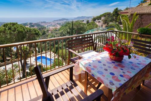 Lloret de Mar Villa Sleeps 8 Pool Wifi