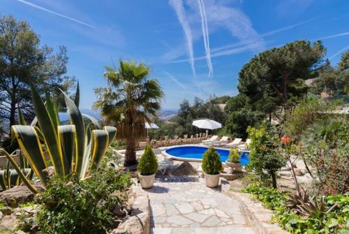 Lloret de Mar Villa Sleeps 8 Pool Wifi