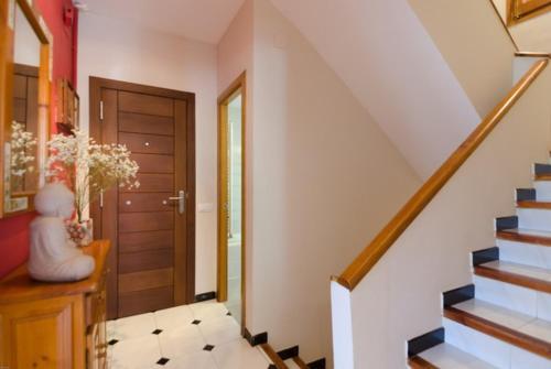 Lloret de Mar Villa Sleeps 8 Pool Wifi